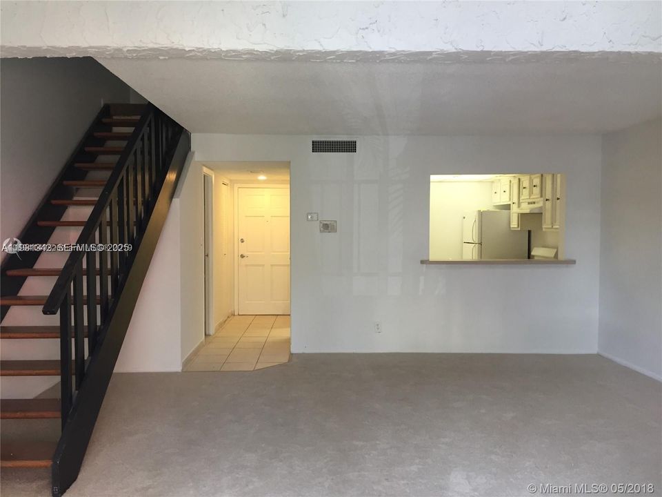 For Rent: $1,575 (1 beds, 1 baths, 943 Square Feet)
