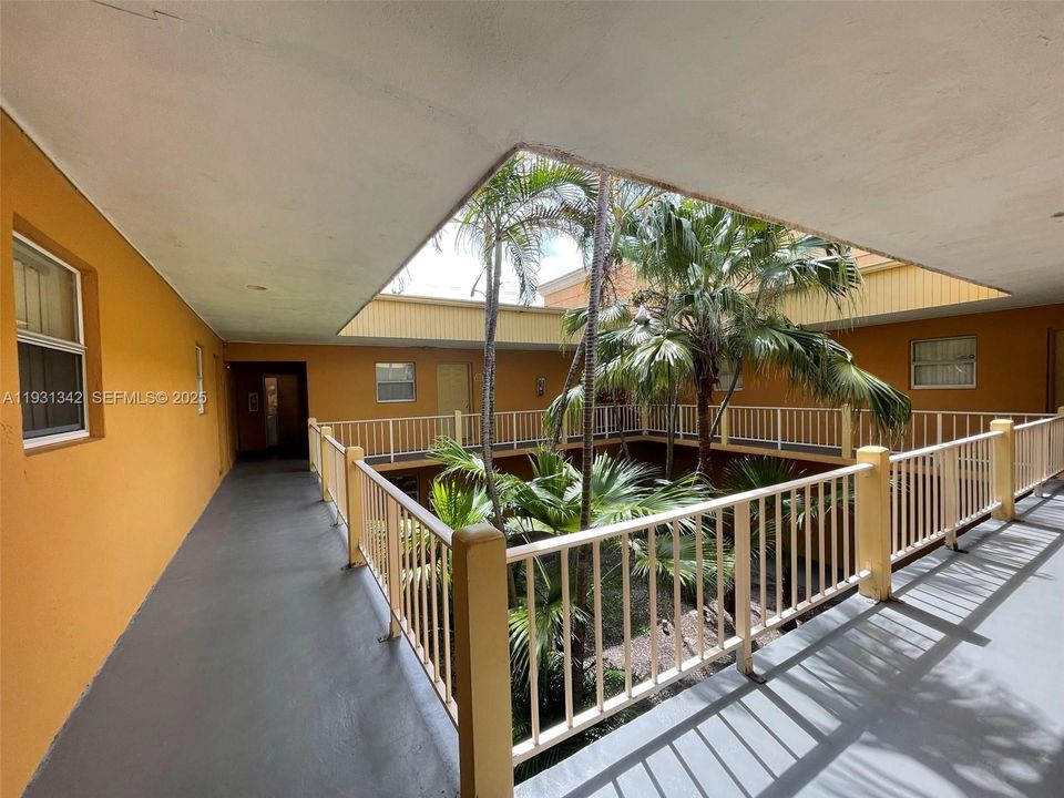 For Rent: $1,575 (1 beds, 1 baths, 943 Square Feet)