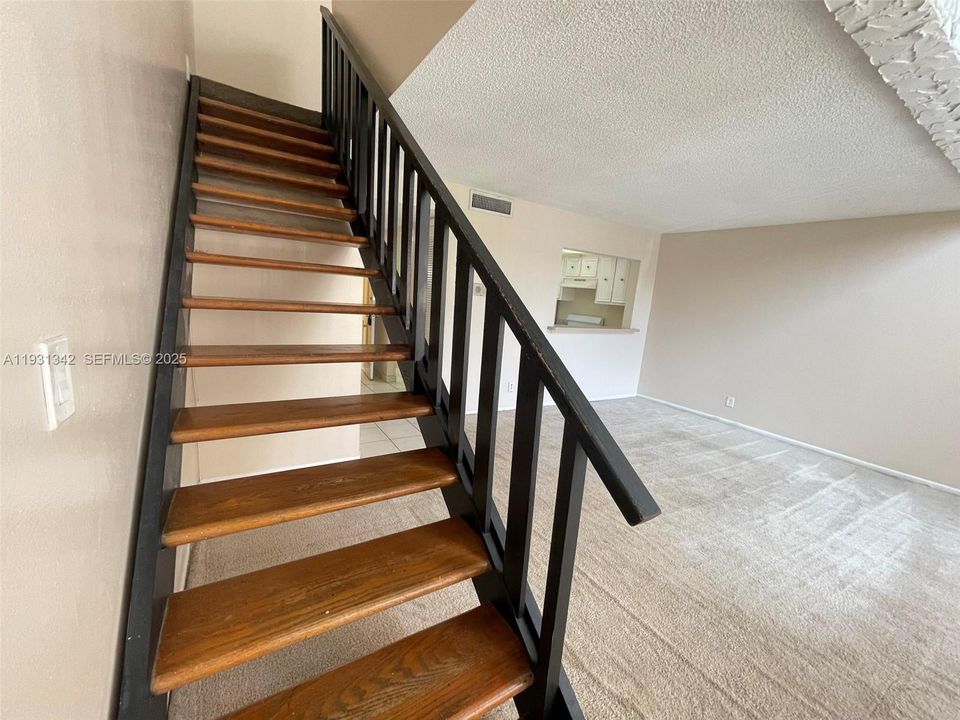 For Rent: $1,575 (1 beds, 1 baths, 943 Square Feet)