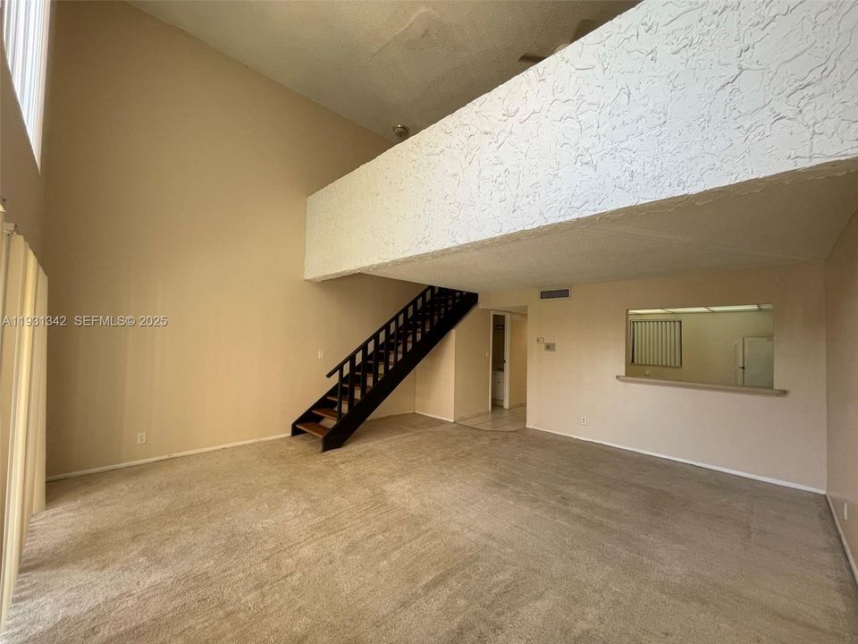 For Rent: $1,575 (1 beds, 1 baths, 943 Square Feet)