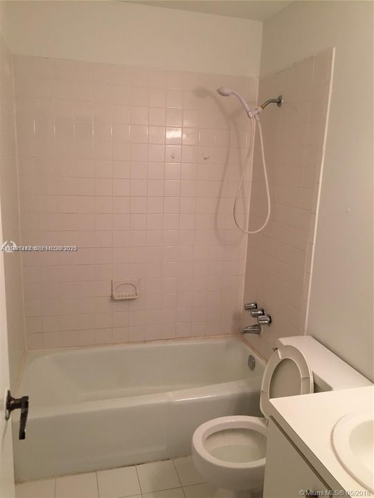 For Rent: $1,575 (1 beds, 1 baths, 943 Square Feet)