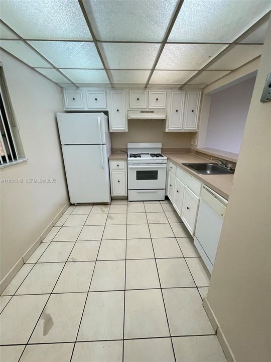 For Rent: $1,575 (1 beds, 1 baths, 943 Square Feet)
