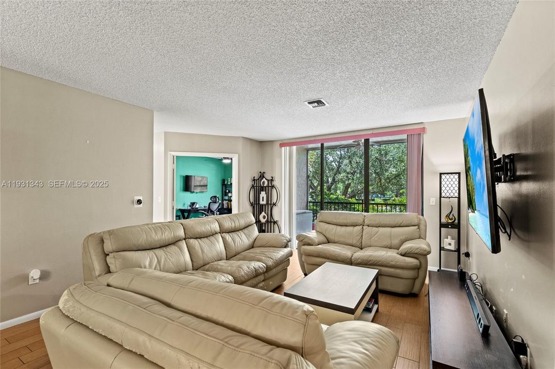 For Sale: $276,450 (3 beds, 2 baths, 1392 Square Feet)