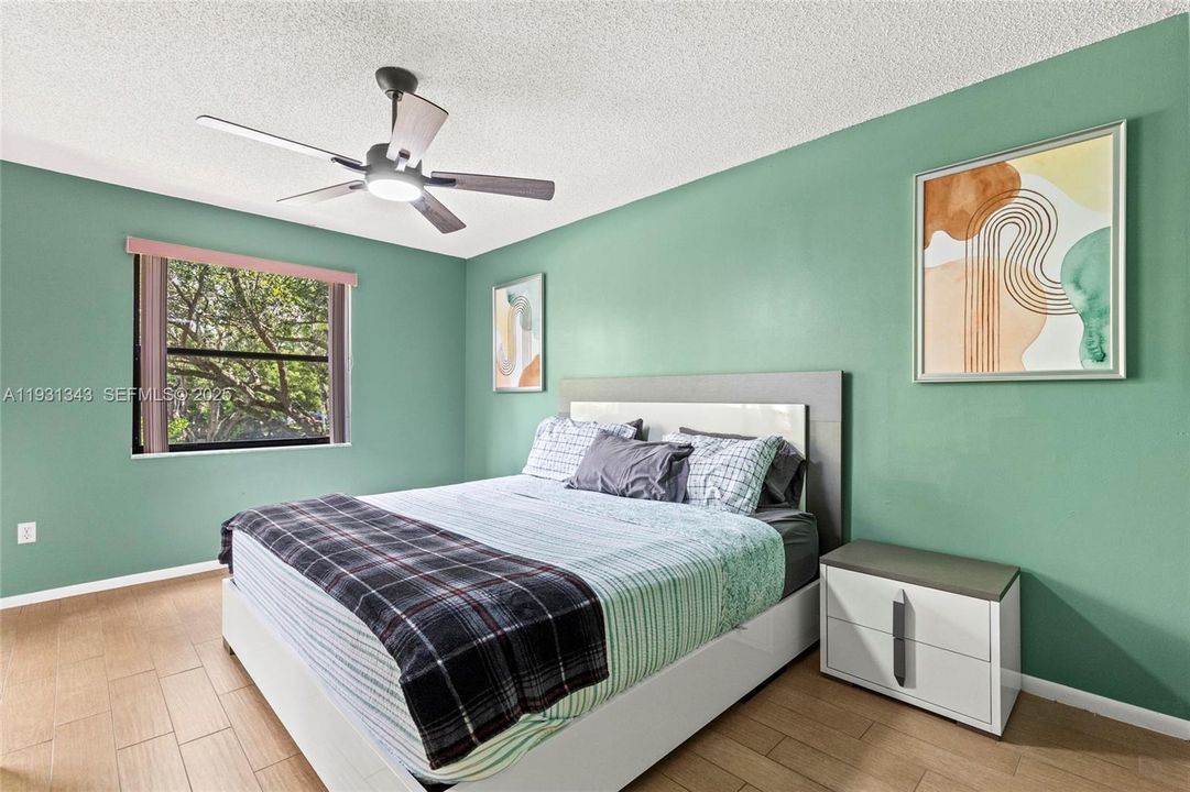 For Sale: $276,450 (3 beds, 2 baths, 1392 Square Feet)