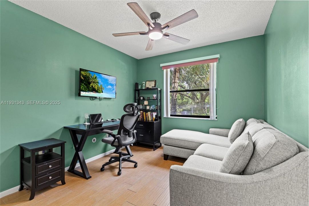 For Sale: $276,450 (3 beds, 2 baths, 1392 Square Feet)