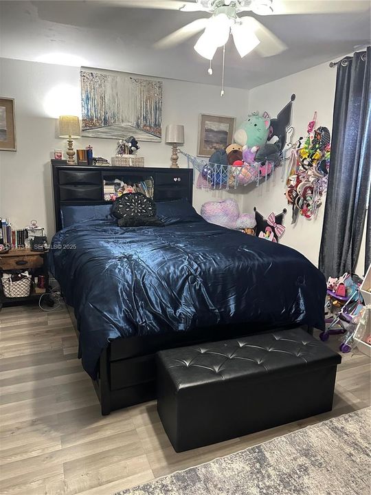 На продажу: $359,900 (2 спален, 1 ванн, 1152 Квадратных фут)