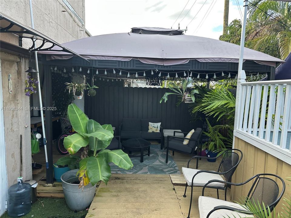 На продажу: $359,900 (2 спален, 1 ванн, 1152 Квадратных фут)