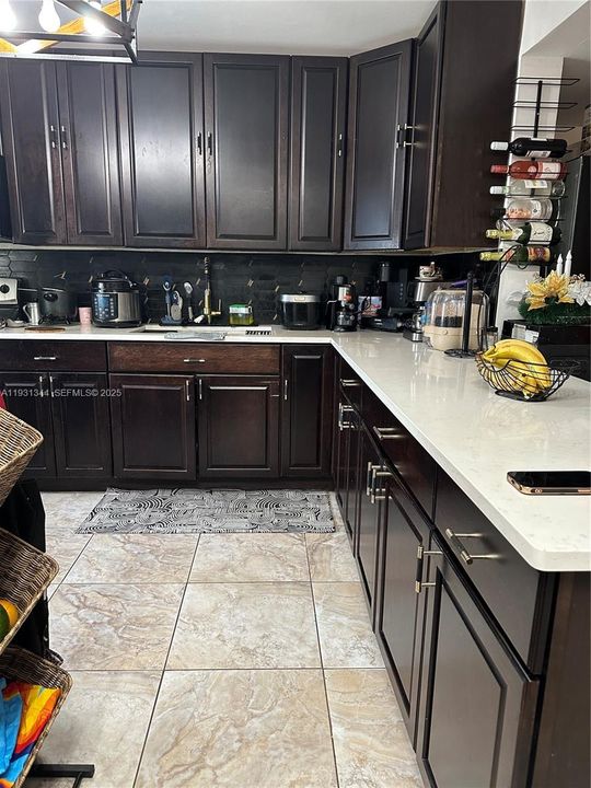 На продажу: $359,900 (2 спален, 1 ванн, 1152 Квадратных фут)