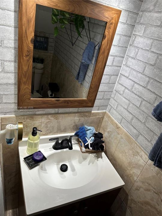 На продажу: $359,900 (2 спален, 1 ванн, 1152 Квадратных фут)