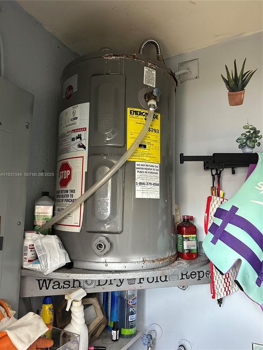 На продажу: $359,900 (2 спален, 1 ванн, 1152 Квадратных фут)