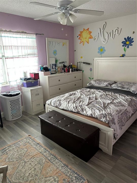 На продажу: $359,900 (2 спален, 1 ванн, 1152 Квадратных фут)