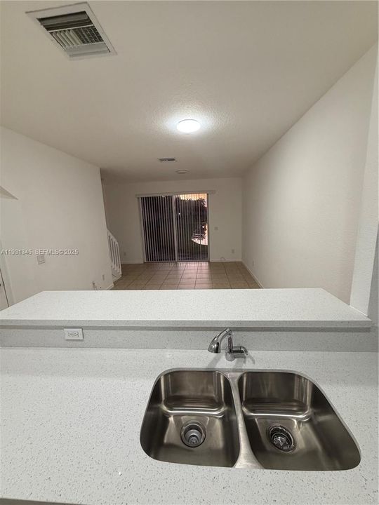 出租: $2,650 (3 贝兹, 2 浴室, 1392 平方英尺)