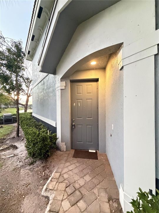 Front entry. Corner unit