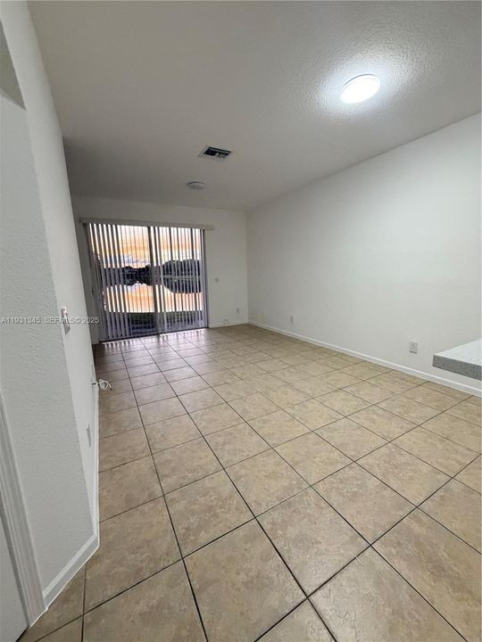 出租: $2,650 (3 贝兹, 2 浴室, 1392 平方英尺)