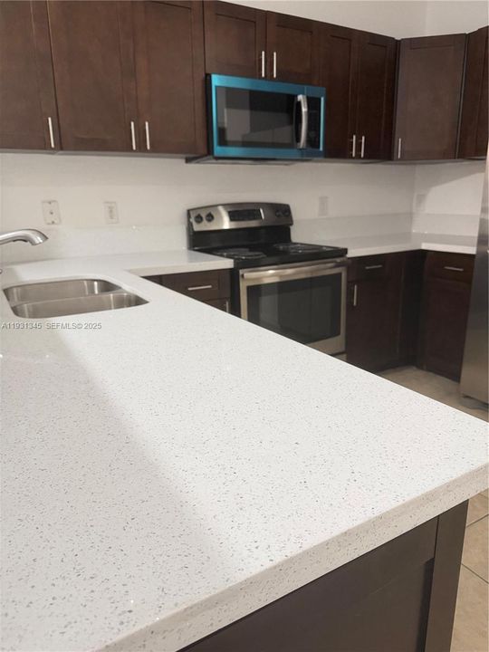 出租: $2,650 (3 贝兹, 2 浴室, 1392 平方英尺)