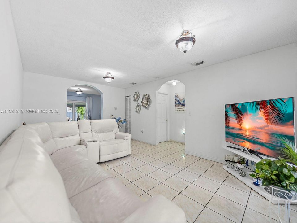 На продажу: $530,000 (4 спален, 2 ванн, 1652 Квадратных фут)