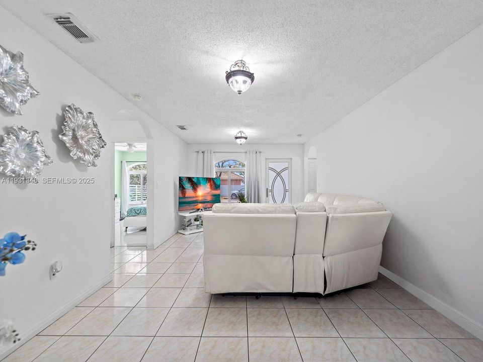 На продажу: $530,000 (4 спален, 2 ванн, 1652 Квадратных фут)