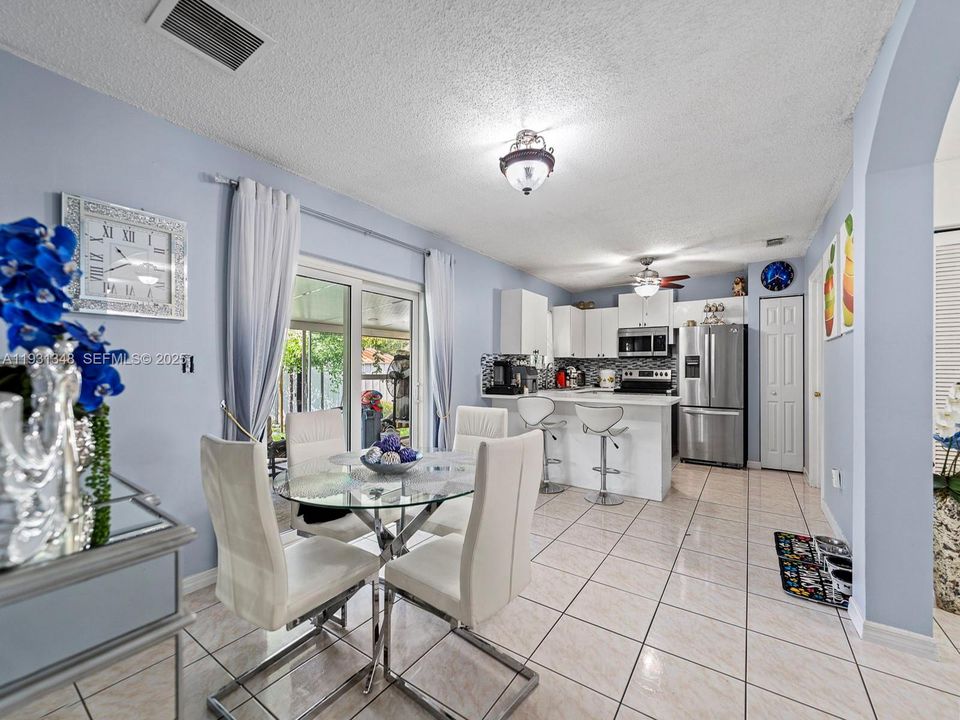 На продажу: $530,000 (4 спален, 2 ванн, 1652 Квадратных фут)