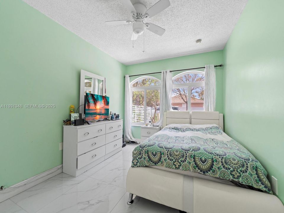 На продажу: $530,000 (4 спален, 2 ванн, 1652 Квадратных фут)