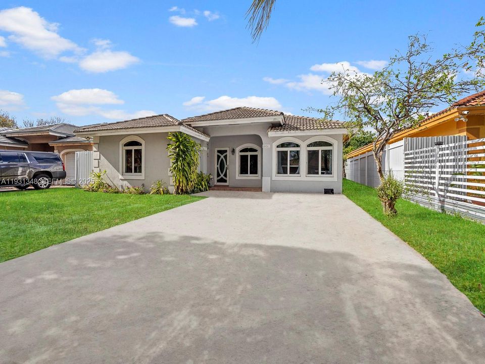 На продажу: $530,000 (4 спален, 2 ванн, 1652 Квадратных фут)