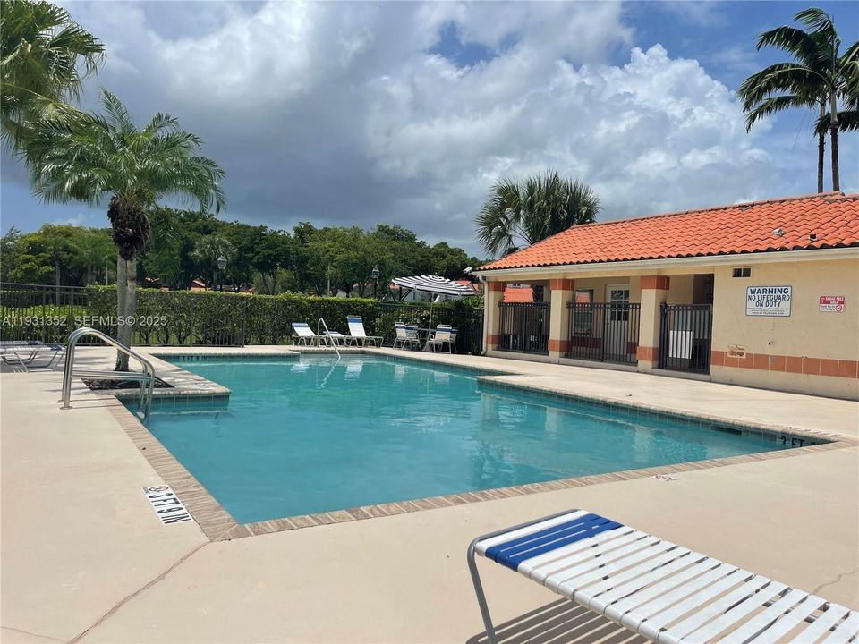 В аренду: $1,575 (1 спален, 1 ванн, 712 Квадратных фут)