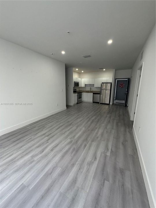 For Rent: $2,500 (2 beds, 2 baths, 865 Square Feet)
