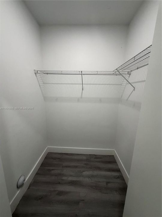 For Rent: $2,500 (2 beds, 2 baths, 865 Square Feet)