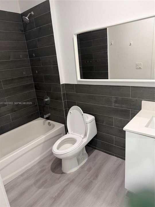 For Rent: $2,500 (2 beds, 2 baths, 865 Square Feet)