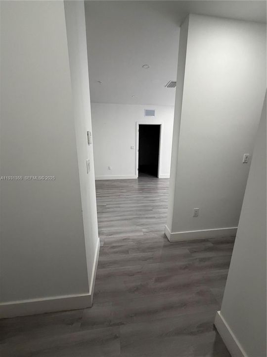 For Rent: $2,500 (2 beds, 2 baths, 865 Square Feet)