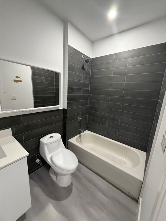 For Rent: $2,500 (2 beds, 2 baths, 865 Square Feet)