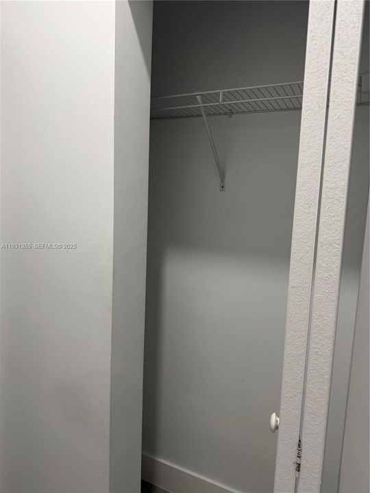 For Rent: $2,500 (2 beds, 2 baths, 865 Square Feet)