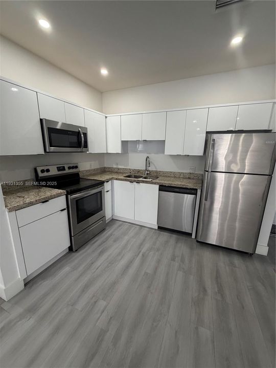 For Rent: $2,500 (2 beds, 2 baths, 865 Square Feet)