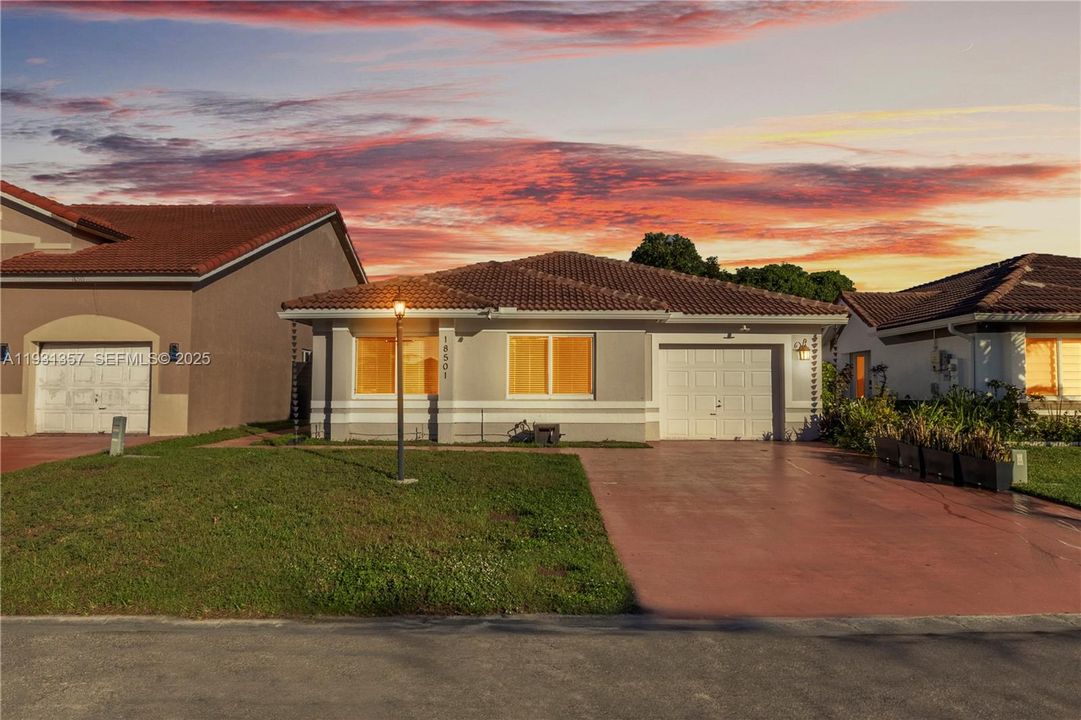 出租: $4,500 (3 贝兹, 2 浴室, 1692 平方英尺)