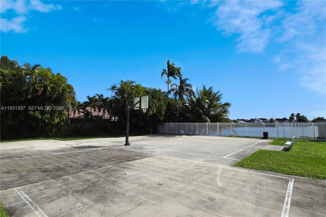 出租: $4,500 (3 贝兹, 2 浴室, 1692 平方英尺)