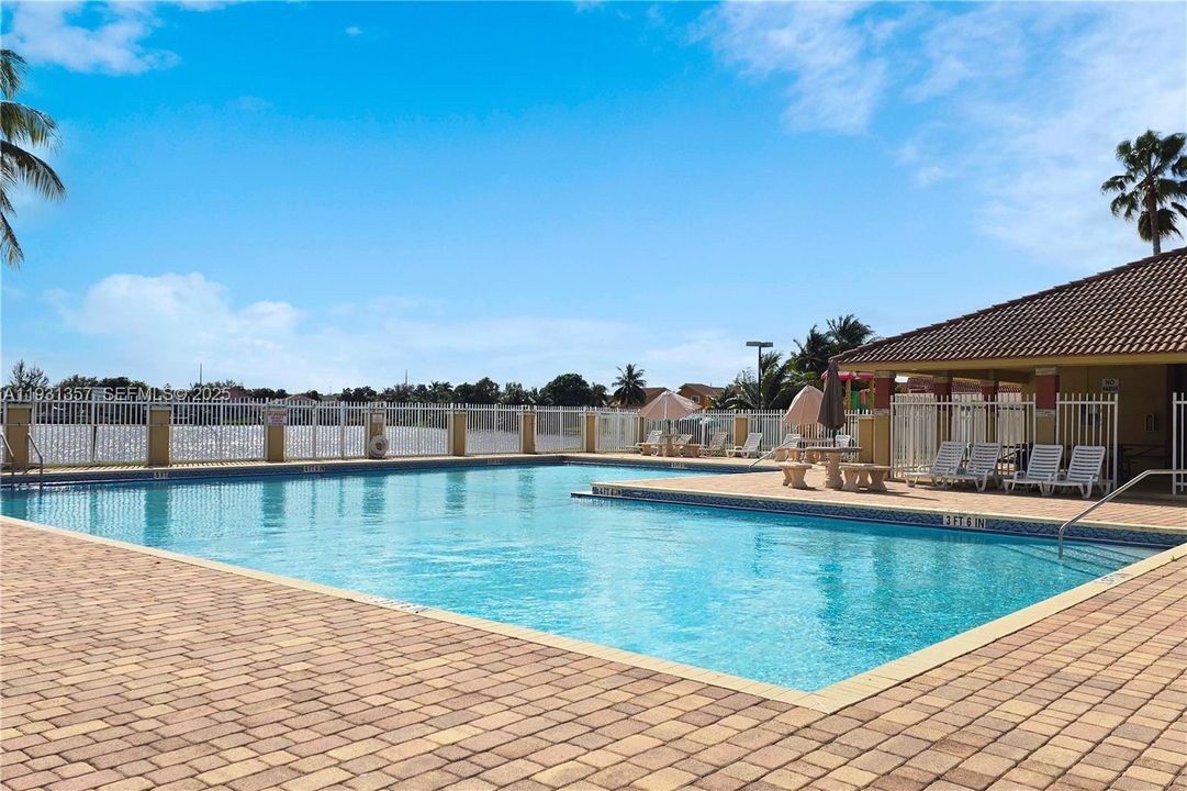 出租: $4,500 (3 贝兹, 2 浴室, 1692 平方英尺)