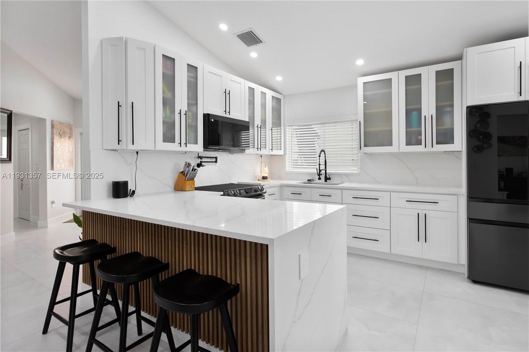 出租: $4,500 (3 贝兹, 2 浴室, 1692 平方英尺)