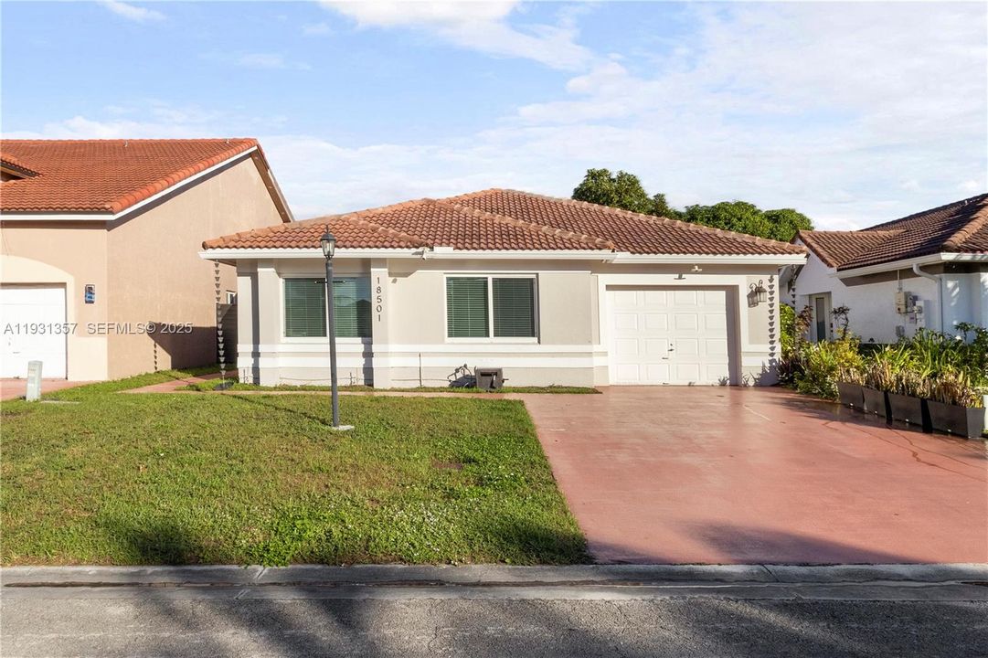 出租: $4,500 (3 贝兹, 2 浴室, 1692 平方英尺)