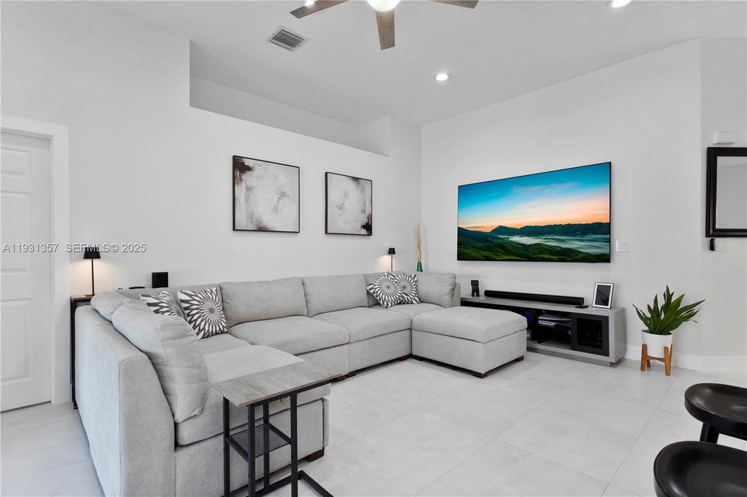 出租: $4,500 (3 贝兹, 2 浴室, 1692 平方英尺)