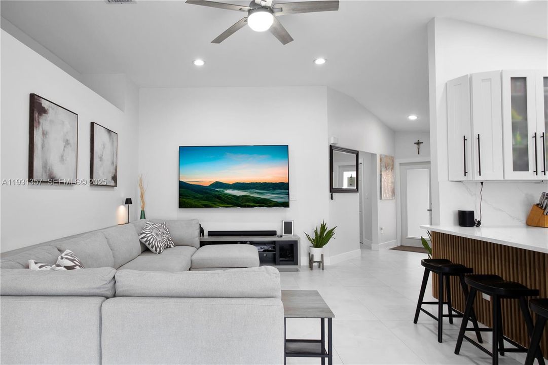 出租: $4,500 (3 贝兹, 2 浴室, 1692 平方英尺)