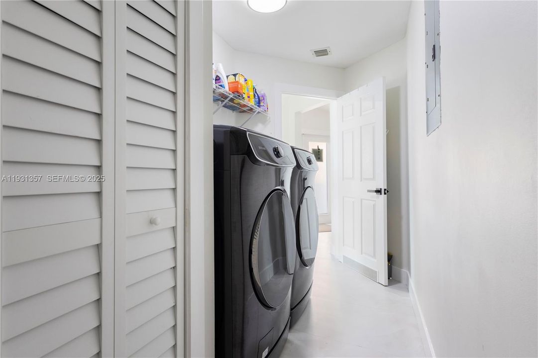 出租: $4,500 (3 贝兹, 2 浴室, 1692 平方英尺)