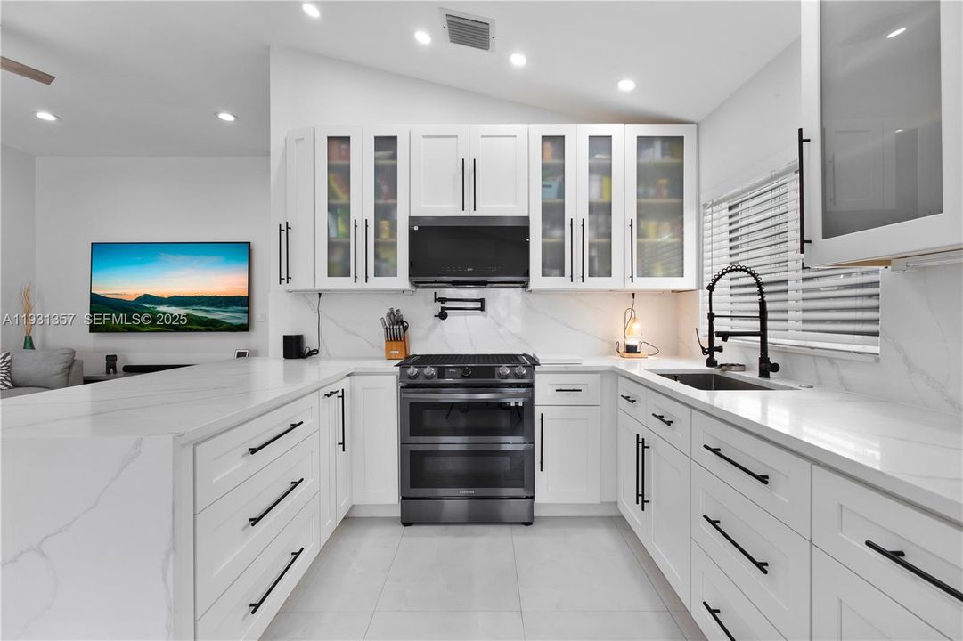 出租: $4,500 (3 贝兹, 2 浴室, 1692 平方英尺)