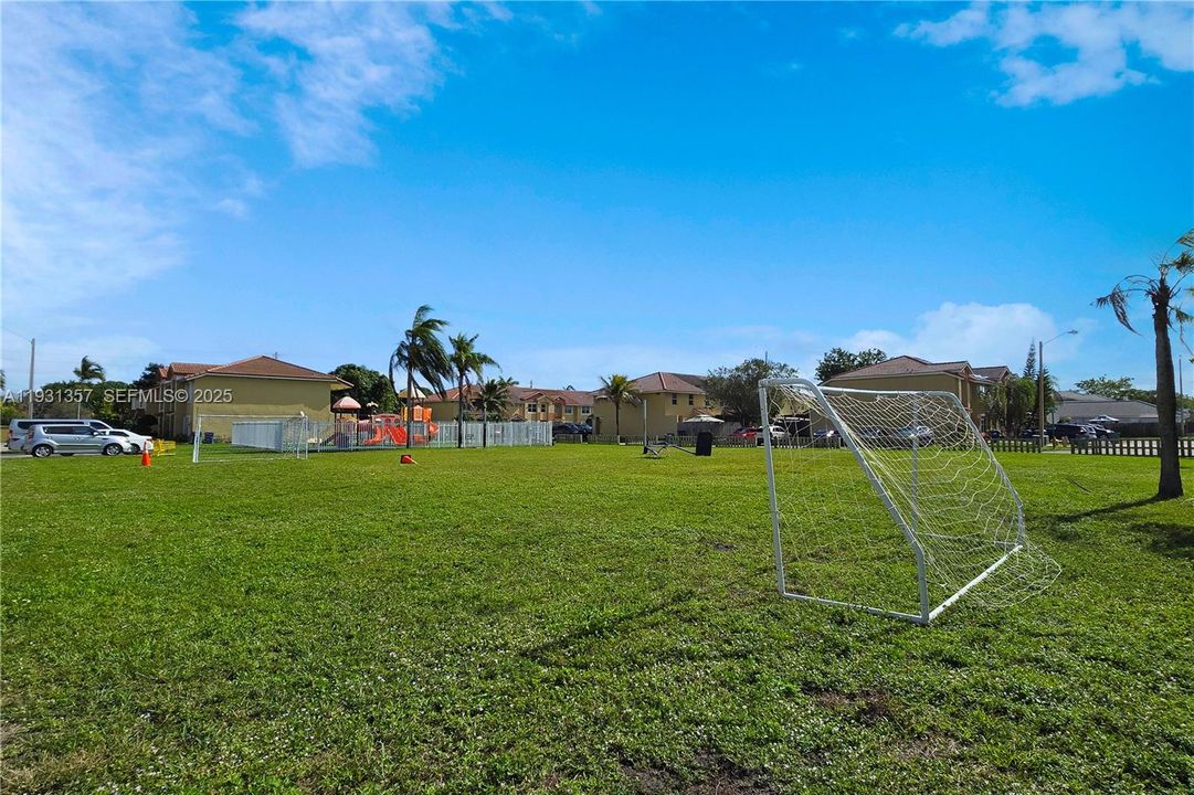 出租: $4,500 (3 贝兹, 2 浴室, 1692 平方英尺)