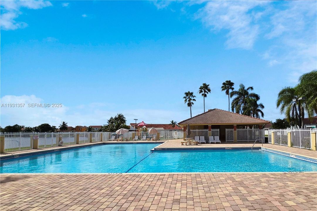 出租: $4,500 (3 贝兹, 2 浴室, 1692 平方英尺)