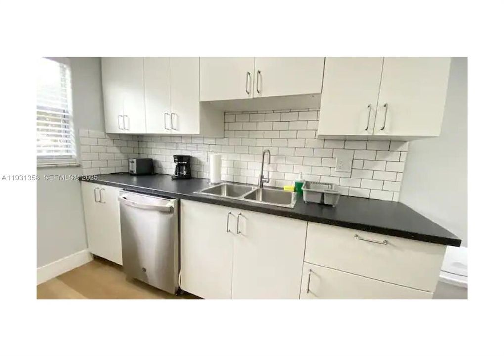 For Rent: $3,175 (4 beds, 2 baths, 1500 Square Feet)