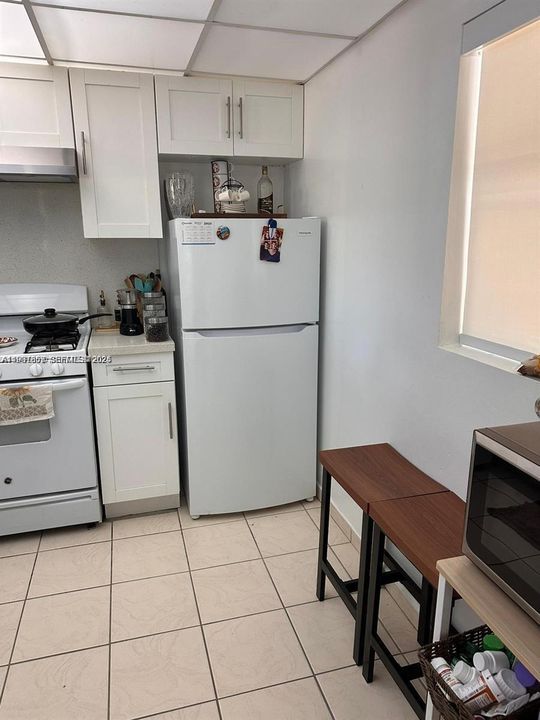 For Sale: $170,000 (1 beds, 1 baths, 982 Square Feet)