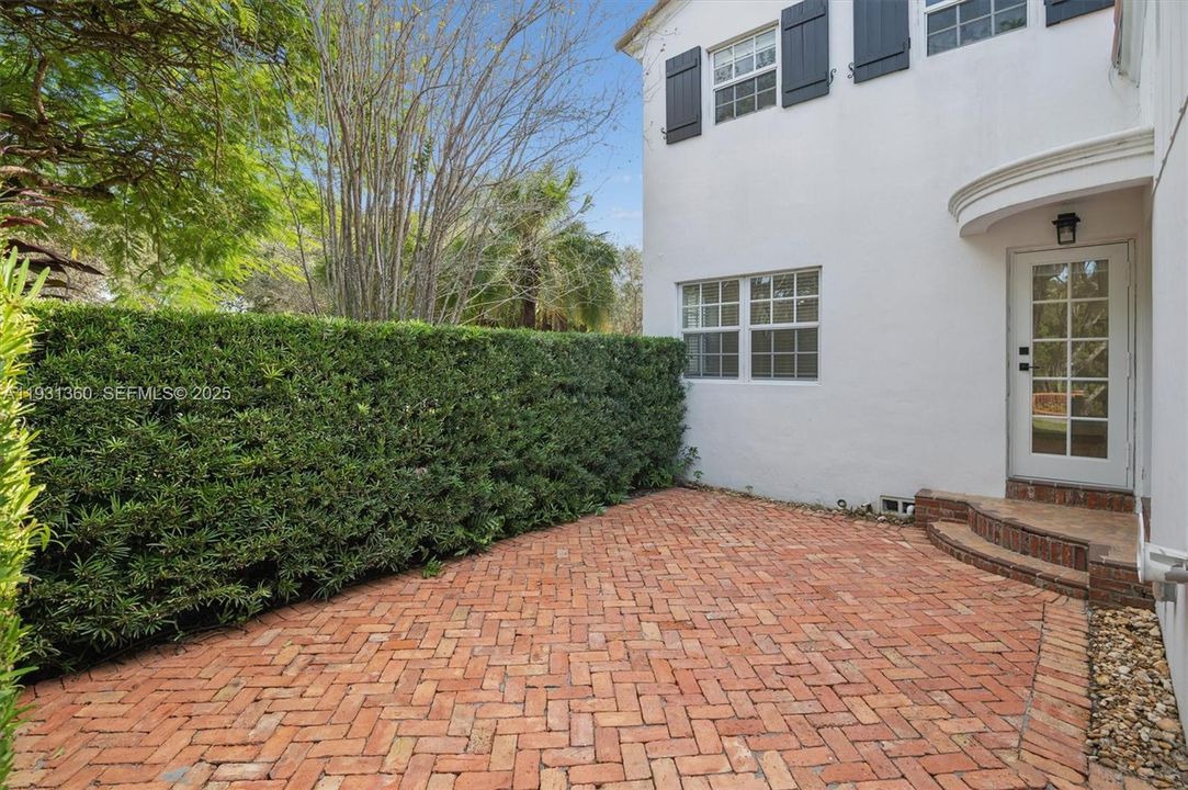 For Rent: $6,500 (3 beds, 3 baths, 3289 Square Feet)