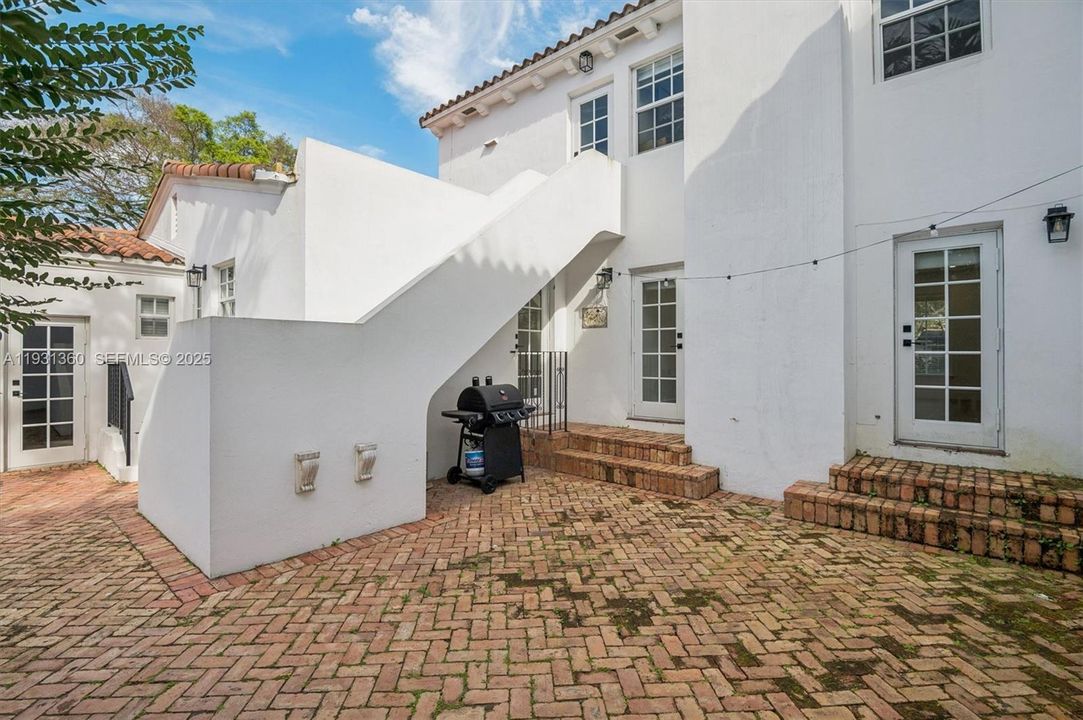 For Rent: $6,500 (3 beds, 3 baths, 3289 Square Feet)