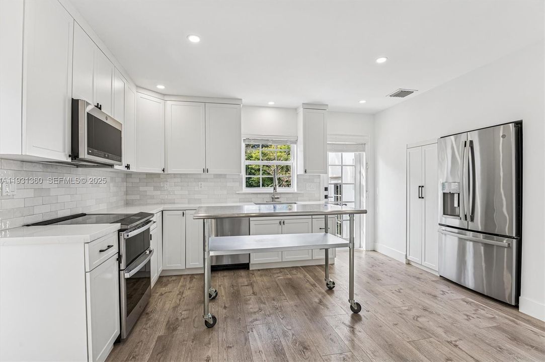 For Rent: $6,500 (3 beds, 3 baths, 3289 Square Feet)