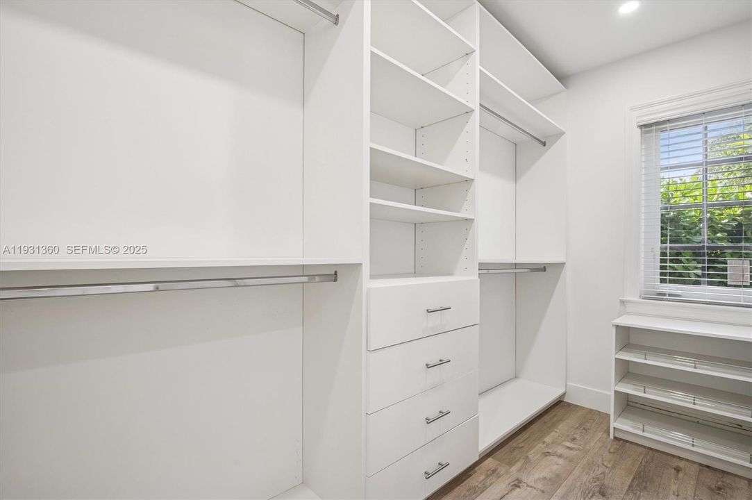 For Rent: $6,500 (3 beds, 3 baths, 3289 Square Feet)