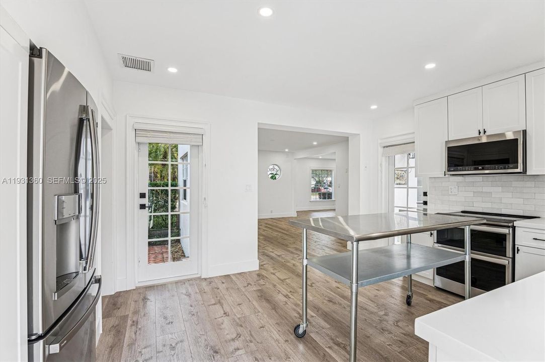 For Rent: $6,500 (3 beds, 3 baths, 3289 Square Feet)